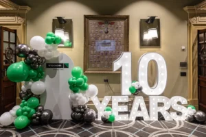 TGOOD Australia 10 Years Old Balloon and Light-up Display